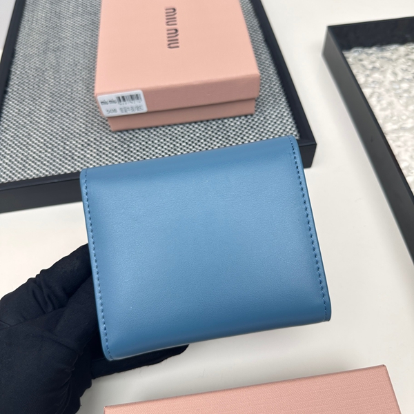 超激安ブランド財布偽物側面デザイン